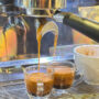 Cà phê pha máy ngon quận 1: Bí quyết từ tỷ lệ phối trộn hạt Robusta Honey và Arabica